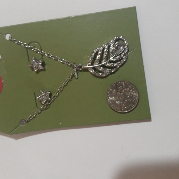 Silver Leaf Pendant Necklace & Starburst Earrings – Elegant Women's Jewelry set - Picture 7 of 10